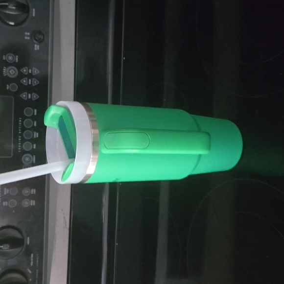 Stanley Green Tumbler with Straw 30 OZ - Picture 3 of 7